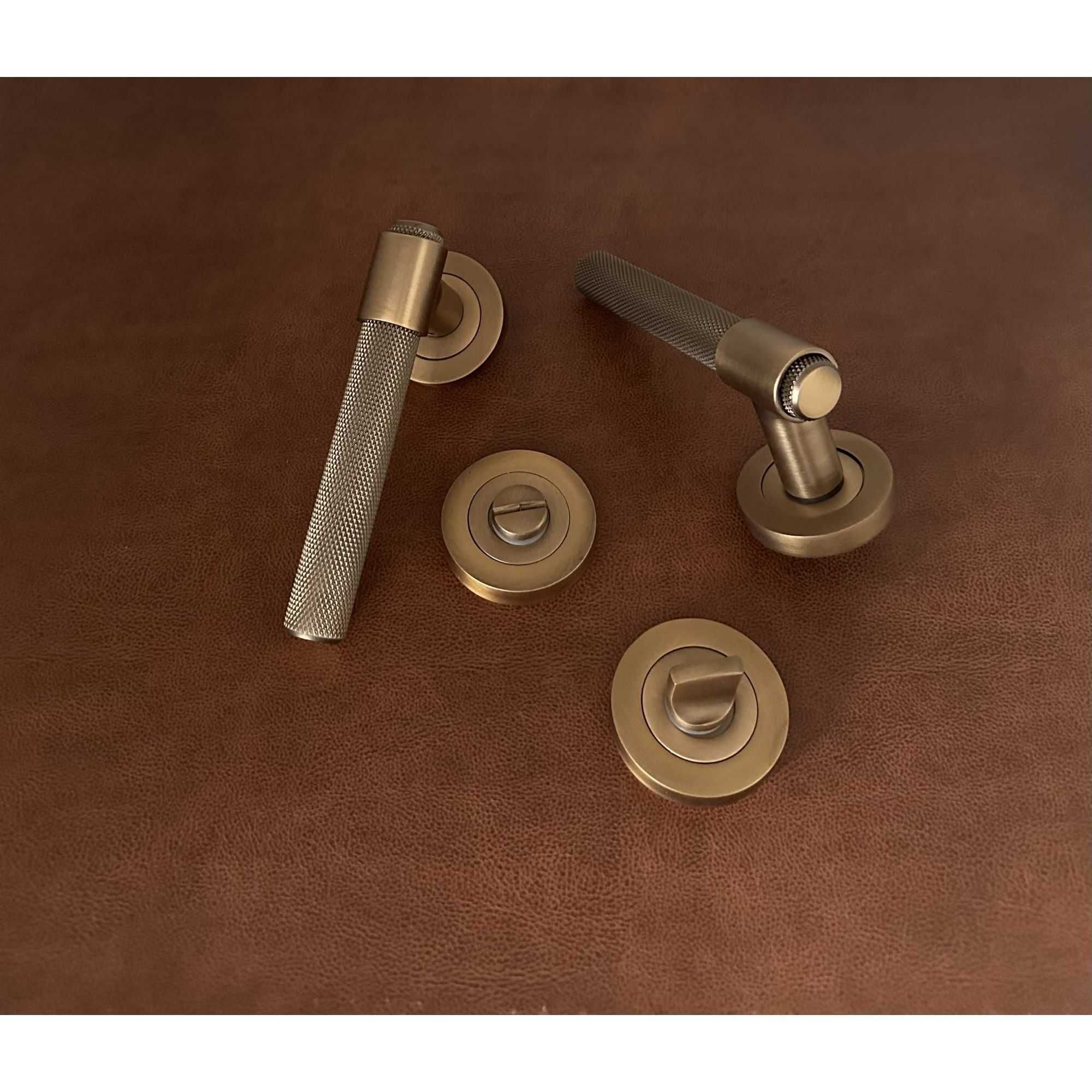 Özen Handles Al48 Araç Mat Skoç Füme Rozetli Wc Banyo Kapı Kolu 1 Takım